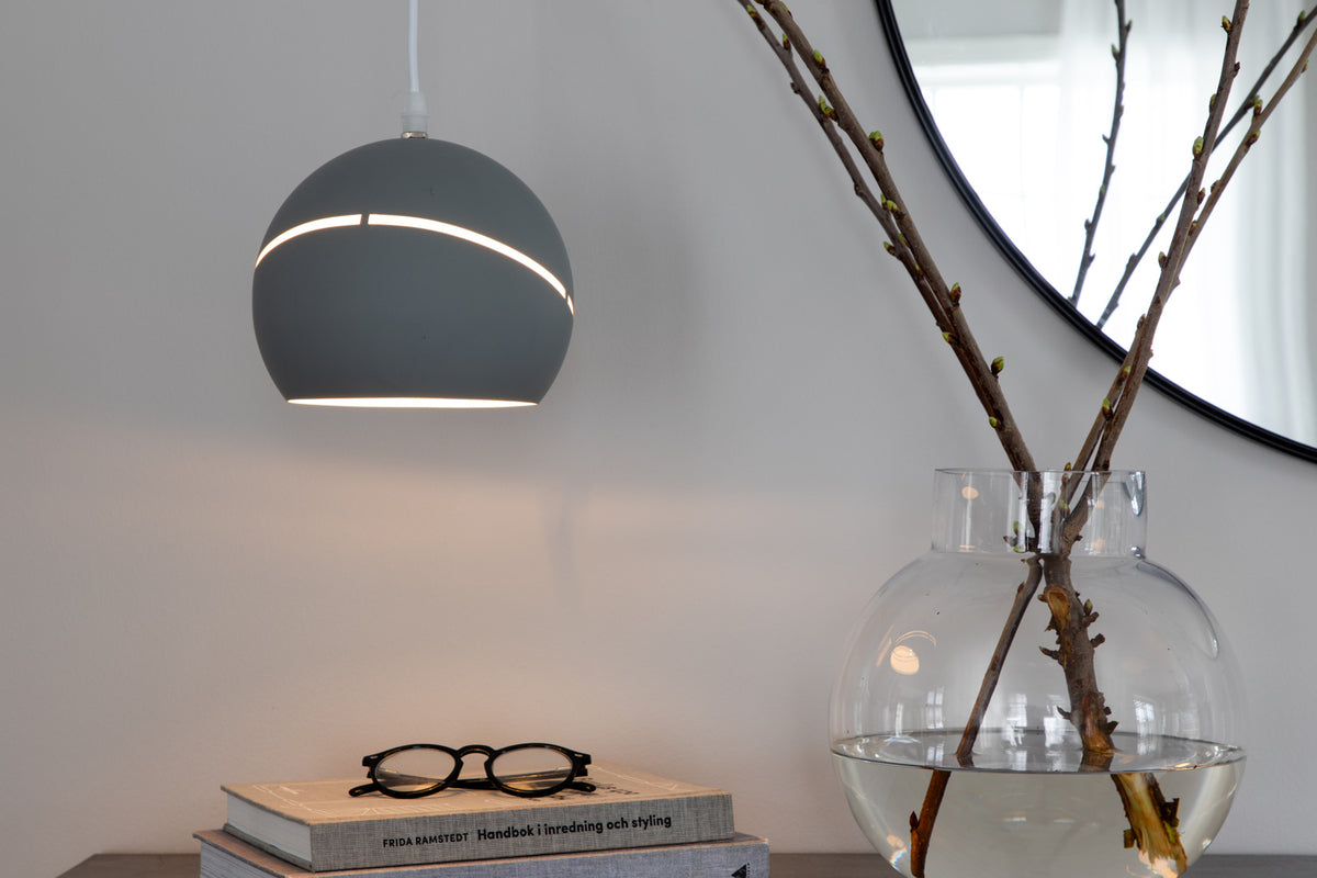 Venture Design Wei Taklampor Ljusgrå