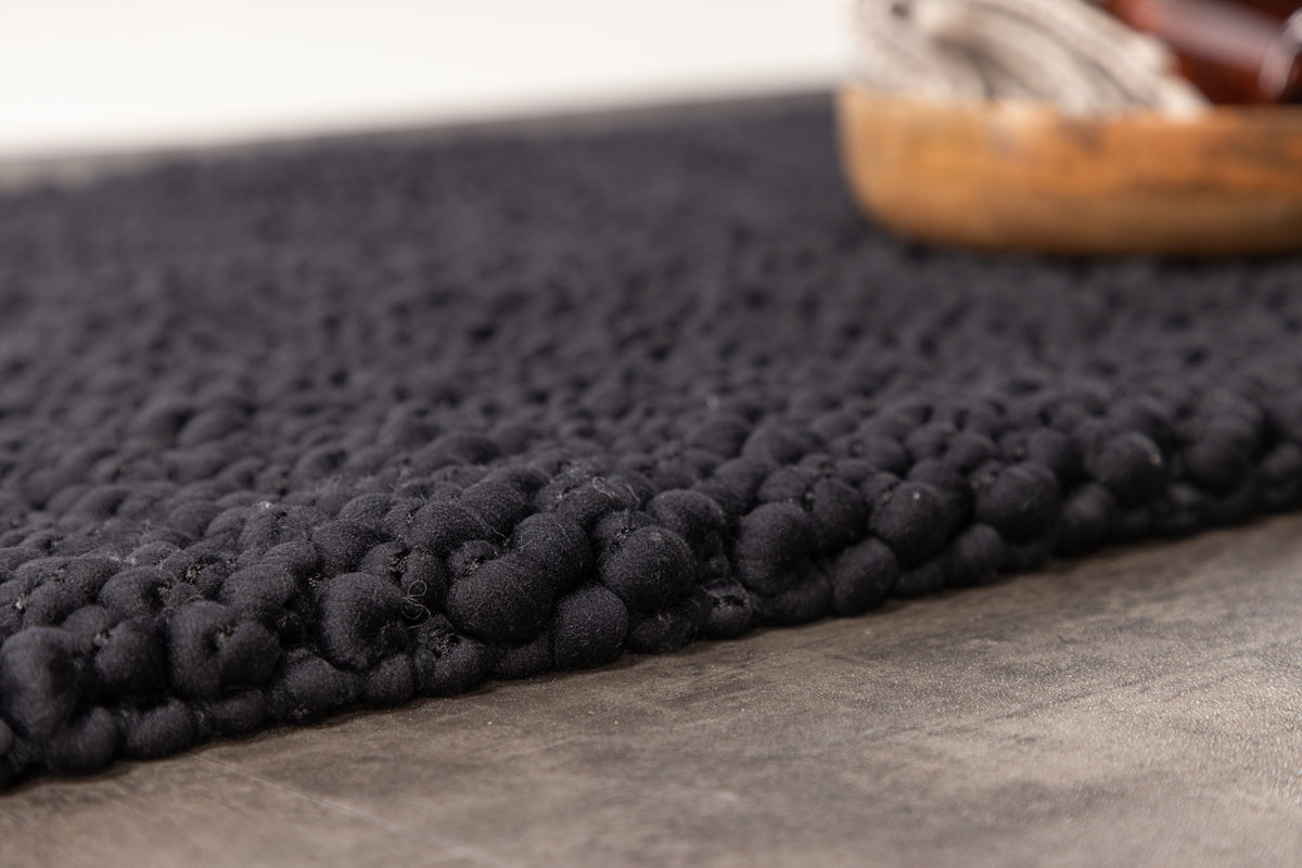 Venture Design Wilmer Rektangulära Mattor 80 x 50 Svart