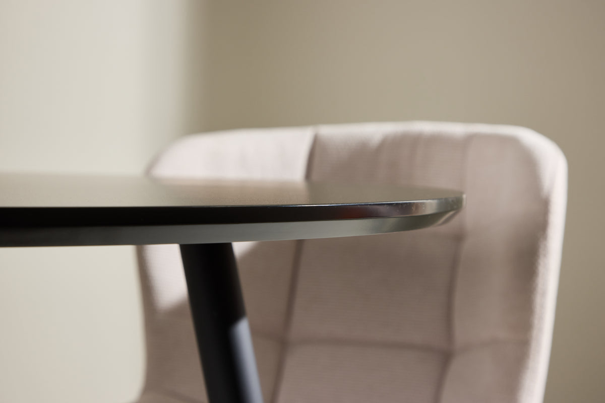 Venture Design Plaza Runda Matbord ⌀100 Svart