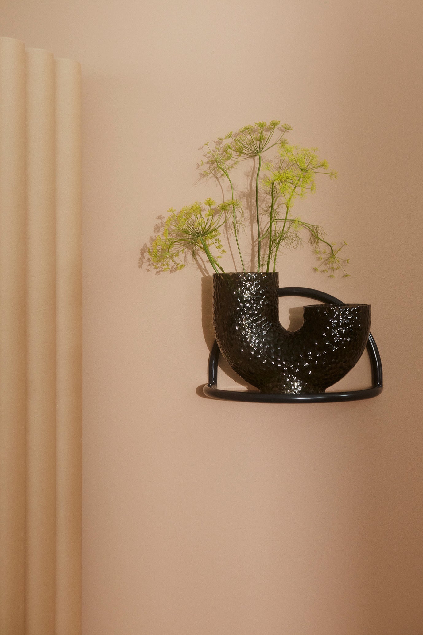 AYTM ARURA Medium Glas Vas, Svart