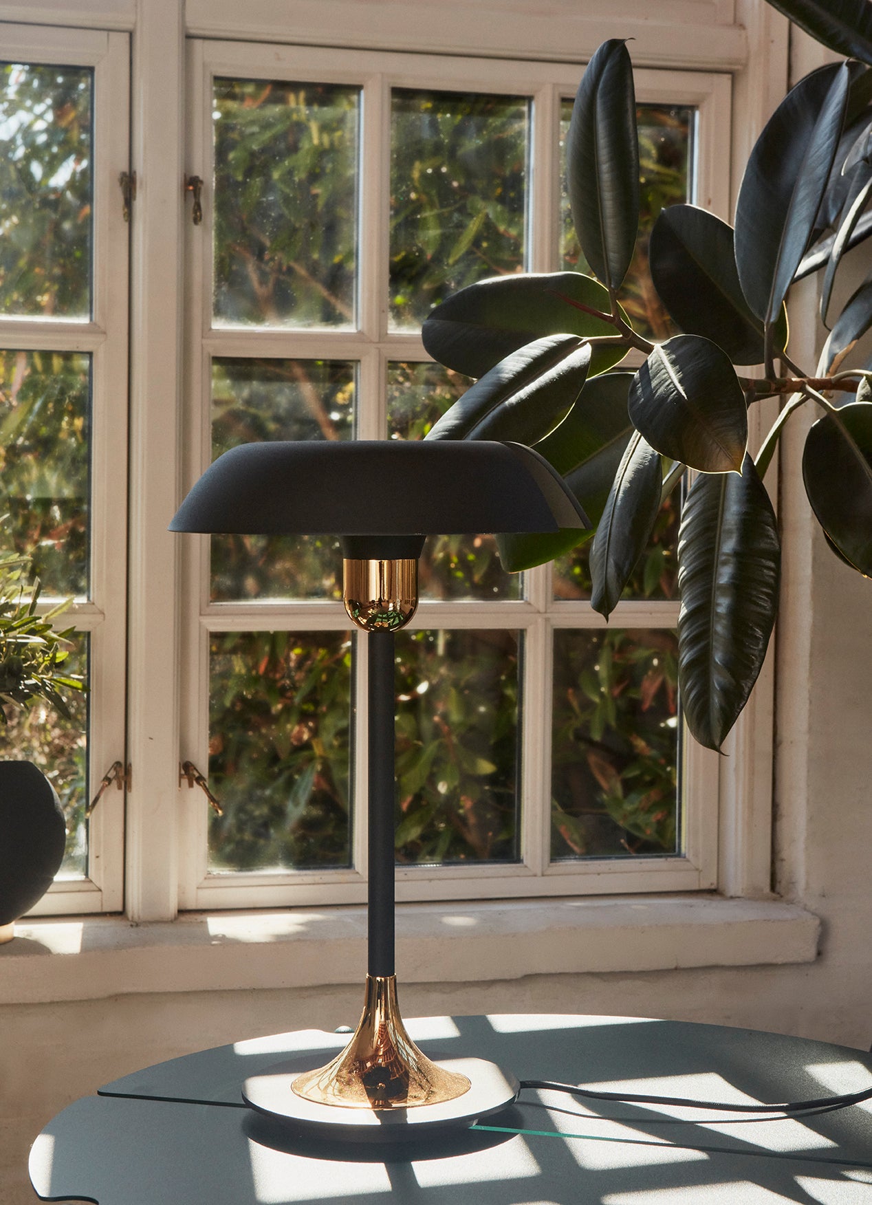 AYTM CYCNUS Bords Lampa, Svart