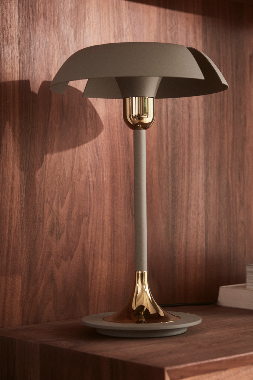 AYTM CYCNUS Bords Lampa, Grå