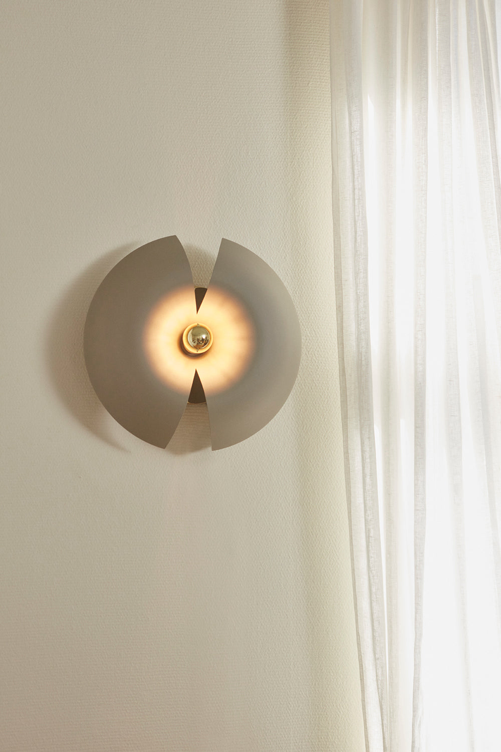 AYTM CYCNYS Vägg Lampa, Grå