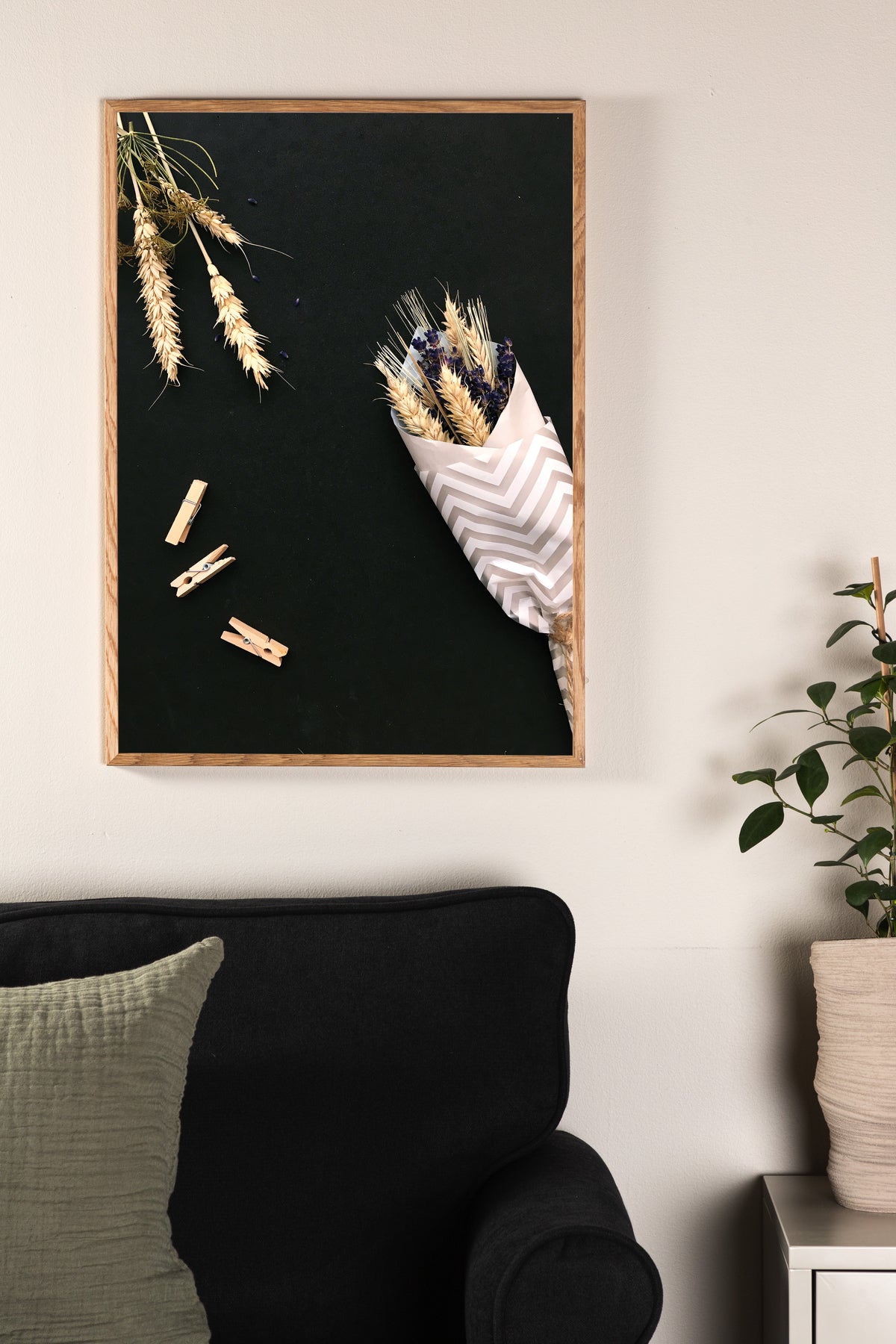 Venture Design Flowers on table Posters Svart