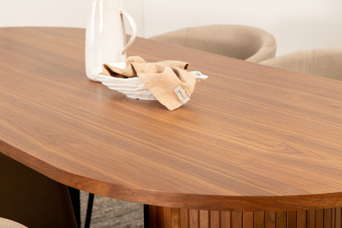 Venture Design Berit & Bianca Matstolar Beige + Ovala Matbord 200 x 90 Valnöt