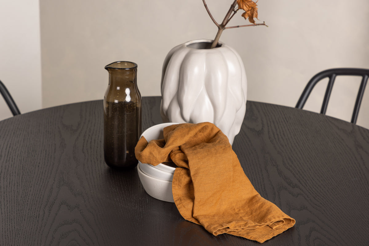 Venture Design Dyrön & Olivia Matstolar 2-pack Svart + Runda Matbord ⌀110 Svart